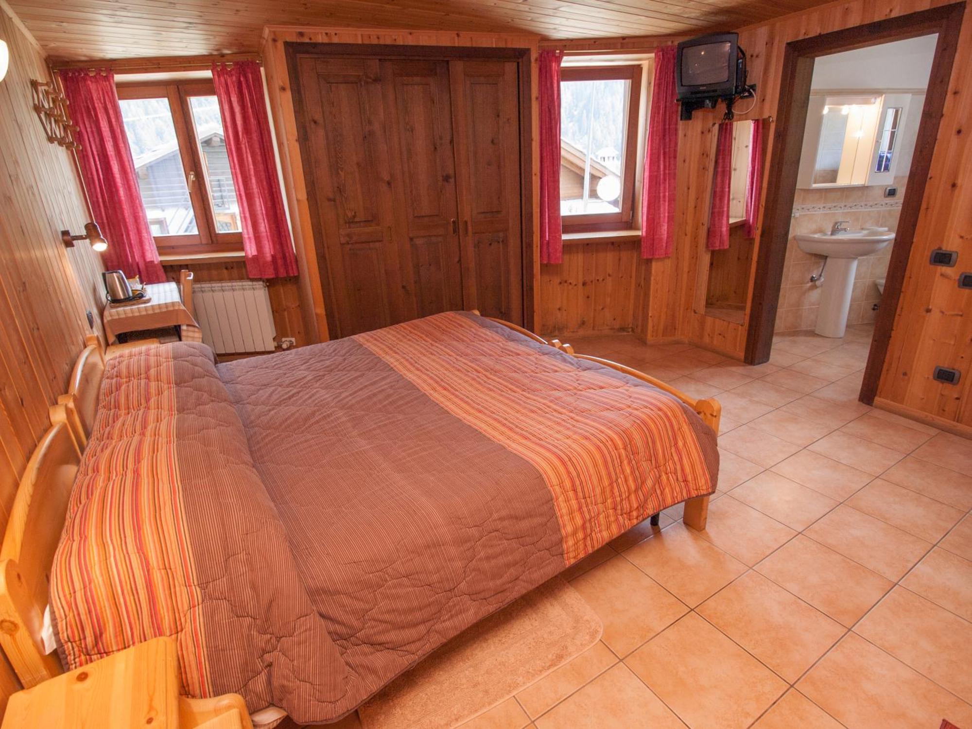 Le Vieux Rascard Chambres D'Hotes Champoluc Pokój zdjęcie