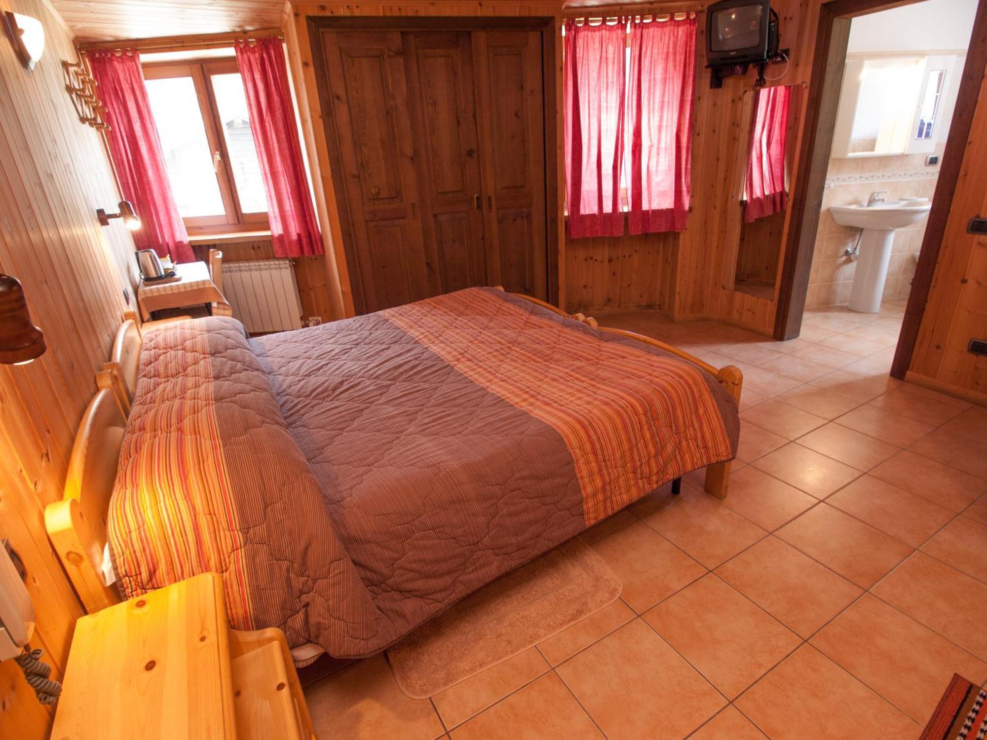 Le Vieux Rascard Chambres D'Hotes Champoluc Pokój zdjęcie