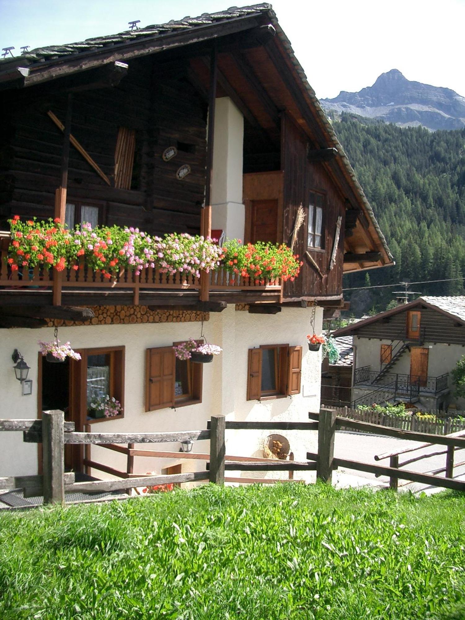 Le Vieux Rascard Chambres D'Hotes Champoluc Zewnętrze zdjęcie